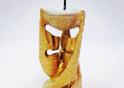 Unikatni ročno zrezbarjen leseni svečnik