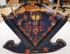 Obnova lesene zibelke kot darilo ob rojstvu