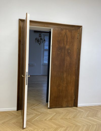 Furnirana varata po posegu