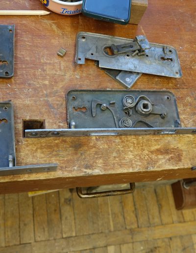 Razstavitev ključavnic za sanacijo in popravilo mehanizmov