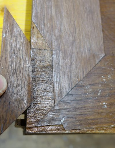 Dodelava novega vstavka hrastovega furnirja