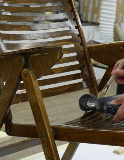 Stol REX med začetnim odstranjevanjem površinskih nečistoč