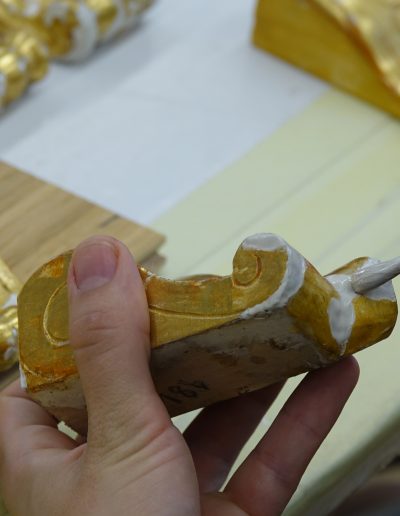 Nanašanje klejno-kredne podloge na poškodovana mesta