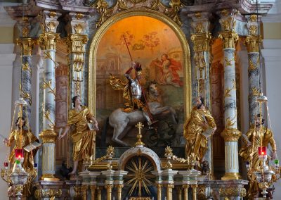 Restavriranje glavnega oltarja v Šenčurju 