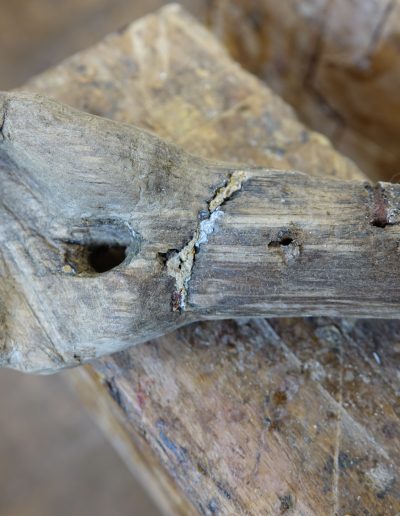 Neustrezna sanacija spoja s PVC lepilom in oljnim kitom