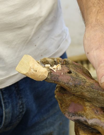 Dodelava manjkajočih delov z rezbarjenjem v lipovini