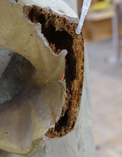Huda poškodovanost lesenega nosilca zaradi insektov